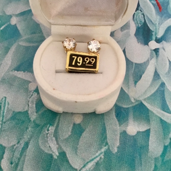 2 CT Cubic Zirconia Stud Earrings in Snowman Box - Picture 3 of 4